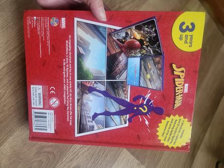 Kniha spiderman marvel s mapou a nalepkami,