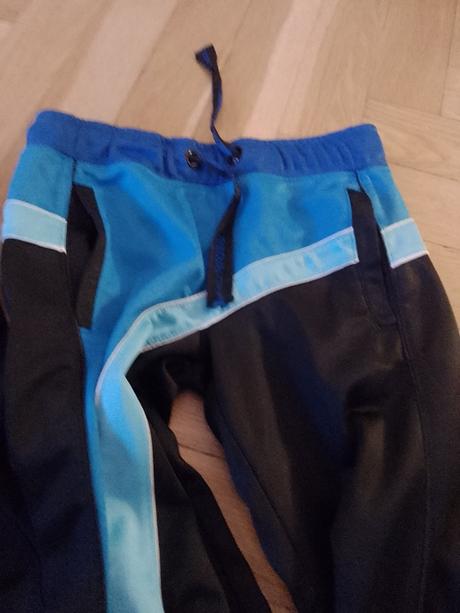 Športove tepláky, 128