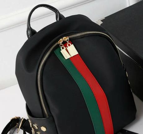 Menší dámsky ruksak, 