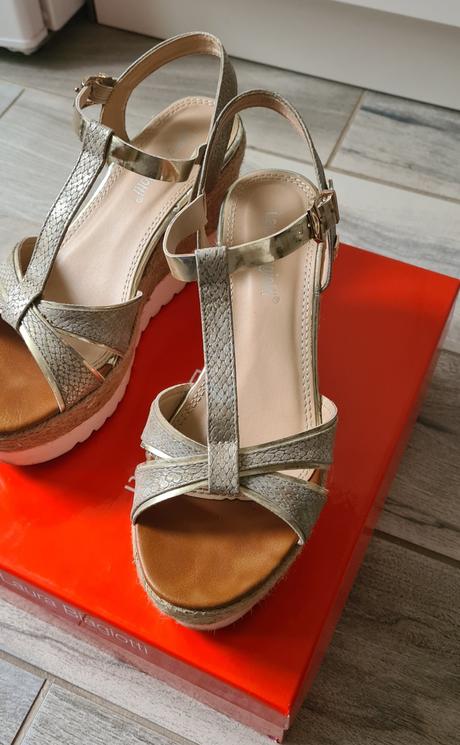 Sandále na platforme zn laura biagiotti, 36