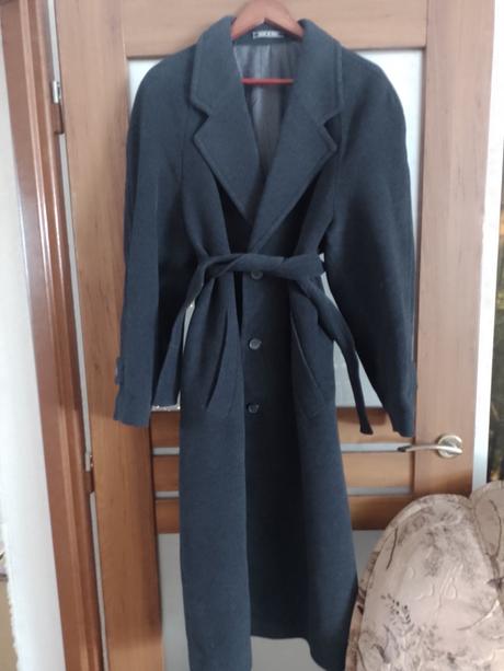 Krásny čierny kabat, 48