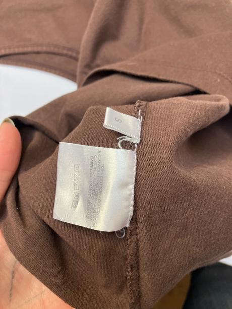 Dámske y2k tielko s kamienkovým nápisom, s