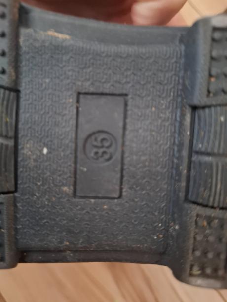 Chlapcrnske topanky, 35