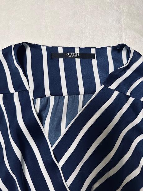 Modrobiela pásikavá blúzka zn. guess originál, guess,l / m