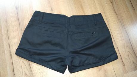 Elegantné šortky, stradivarius,40