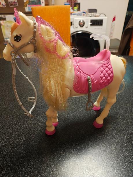 Interaktívny kôň barbie, 