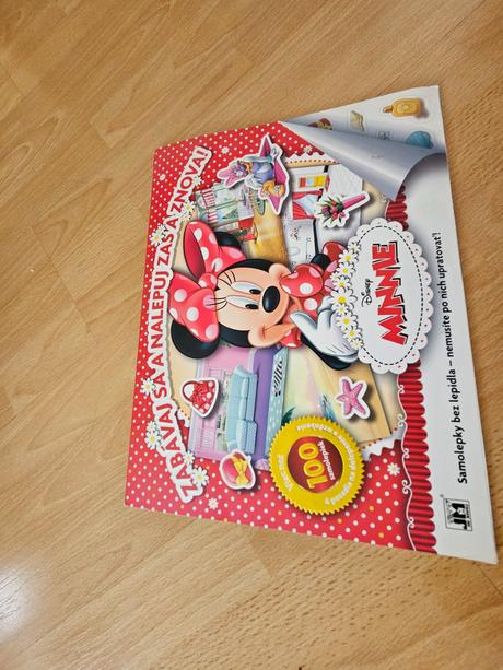 Minnie nalepkova knizka,
