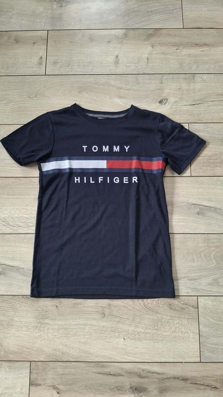 Tričko th sedí na 140, tommy hilfiger,140