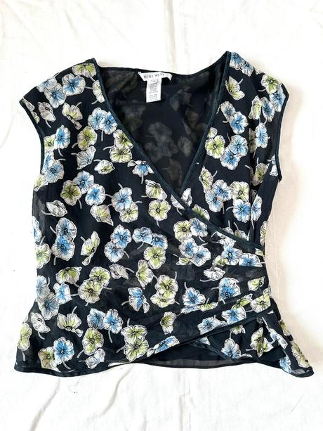 Elegantná hodvábna blúzka s kvetmi nine west, s