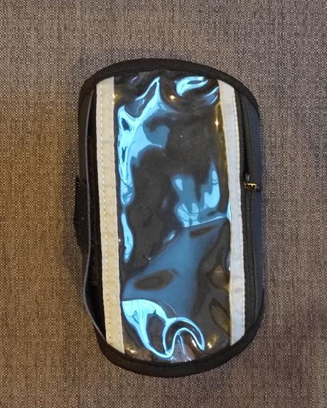 Puzdro na mobil pre nosenie na ramene, 