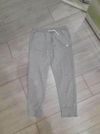 Zateplené tepláky, 152