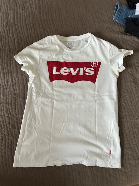 Dámske oblečenie, s