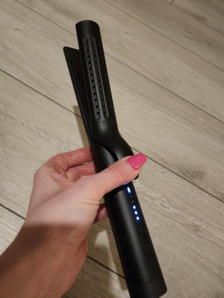 Žehlička na vlasy s prúdením vzduchu a kulma v 1, 