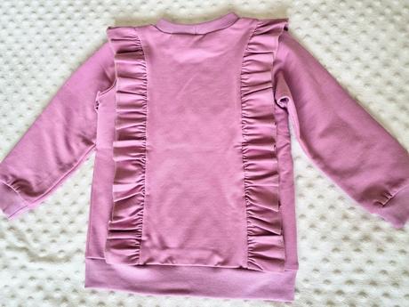 Mikinka s volanmi, 110