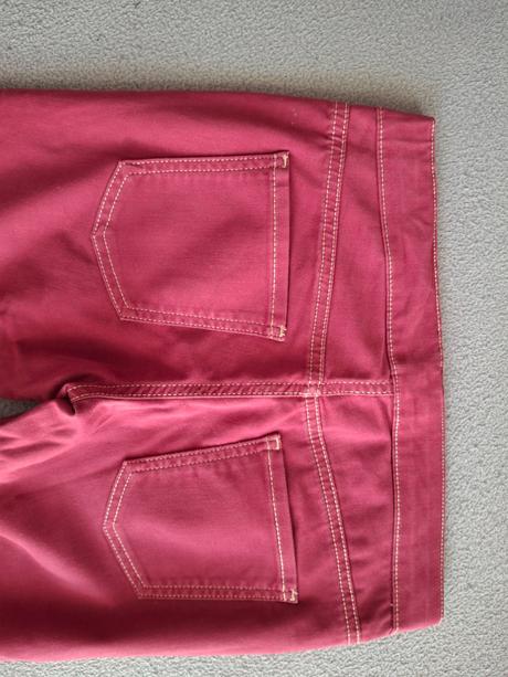 Dievčenské bordové džeginy., 158