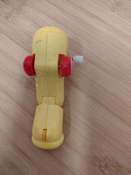 Žltá naťahovacia húsenica, červík, 13 cm,