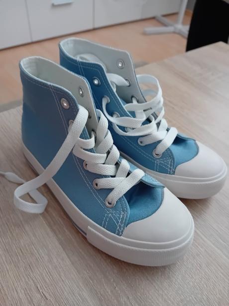 Nenosené tenisky, 31