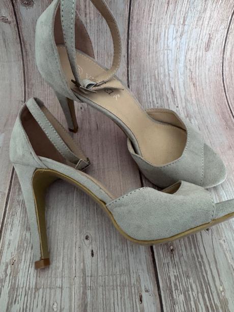 Sivé sandálky veľ 37, 37