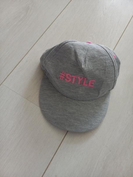 Dievčenská  šiltovka, kik,s