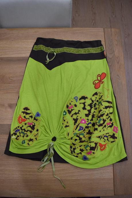 Nenosená sukňa s visačkou mamatayoe, l