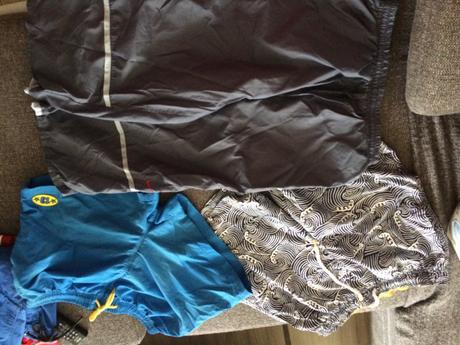 3x kraťase, spolu 5 eur, 158–170