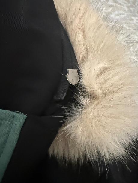 Vetrovka 116, gate,116