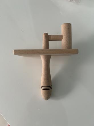 Drevený klepáč na povzbudzovanie,