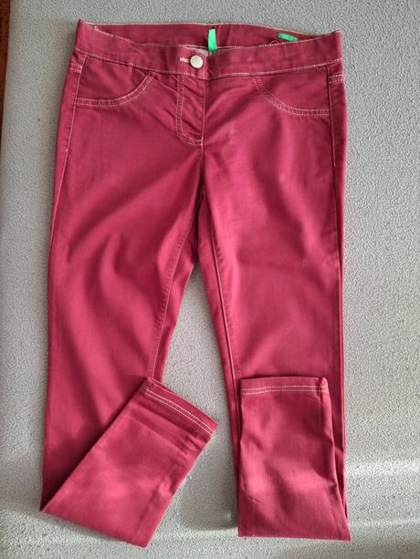 Dievčenské bordové džeginy., 158