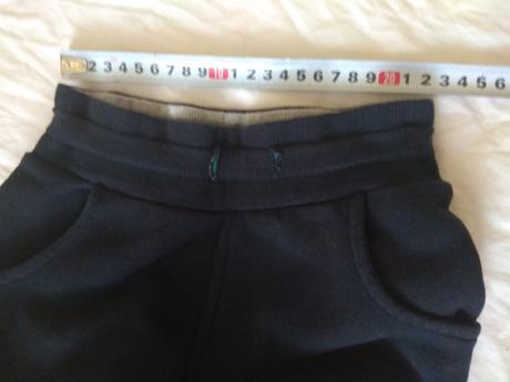 Tmavomodré tepláky, reserved,98