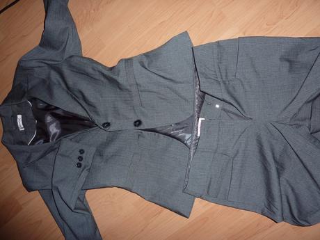 Nohavicový kostým, 37