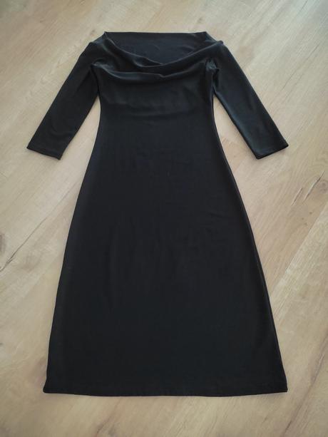 Krásne priliehavé saty, s