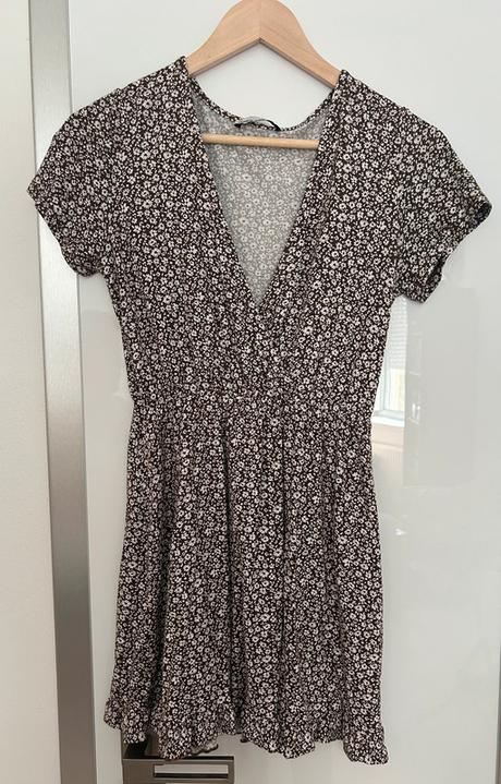 Letné šaty s kvetinkami, pull&bear,s