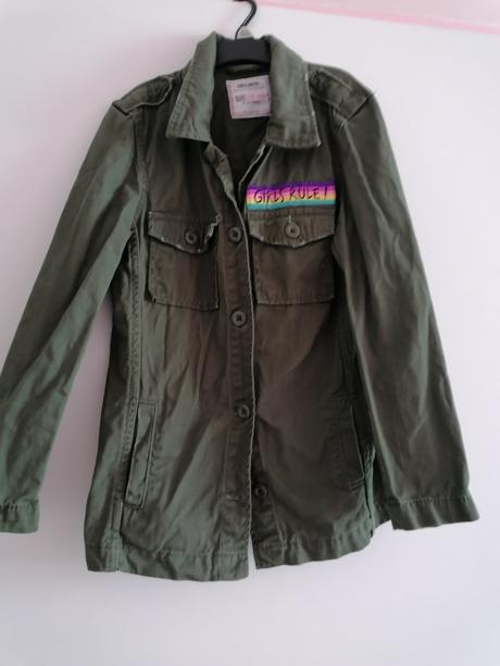 Riflovy kabátik, 134