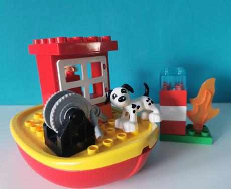 Lego duplo hasičský čln,