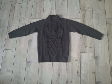 Krásny svetrík 134/140 velkost, 134