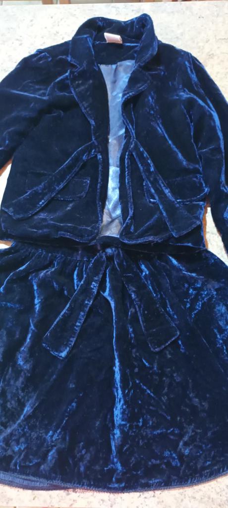 Slávnostný zamatový komplet, 122