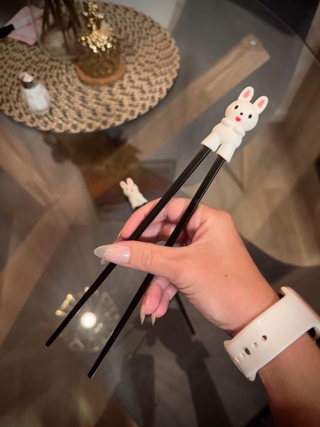 Paličky na čínu s pomocníkom,