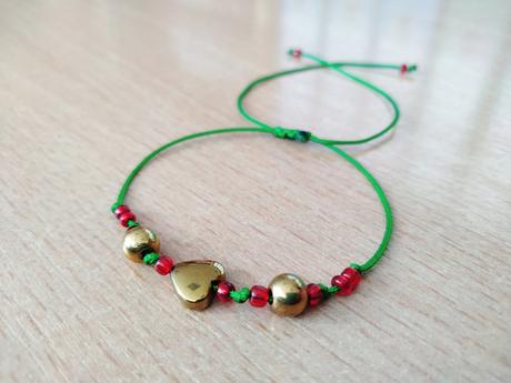 Náramok so srdiečkom, 