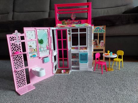 Domček pre bábiky barbie hcd47 kompaktný,