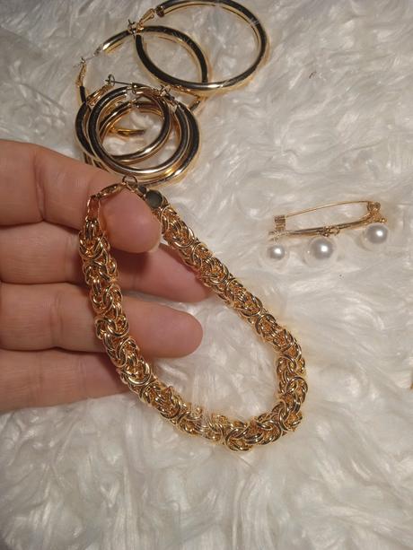 Náušnice, náramky, brošňa,