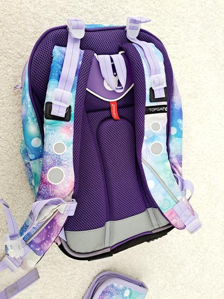 Školská taška+ peračník grátis,