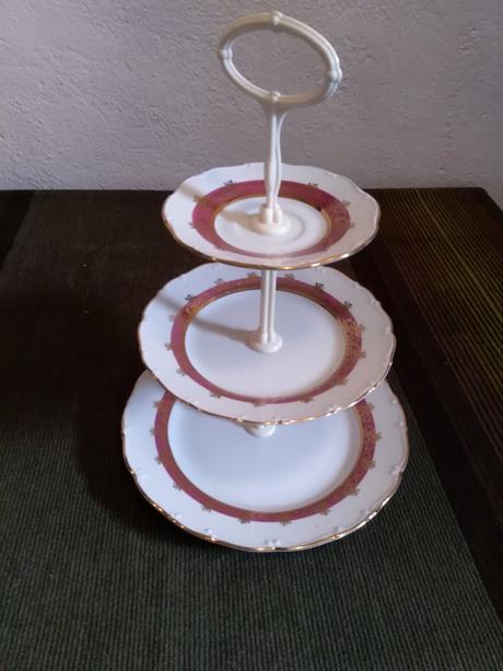 Dvojposchodovy tanier, 