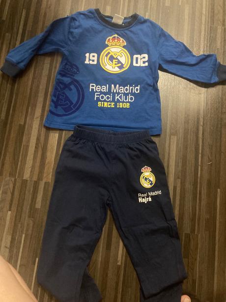Pyžamo real madrid, 104