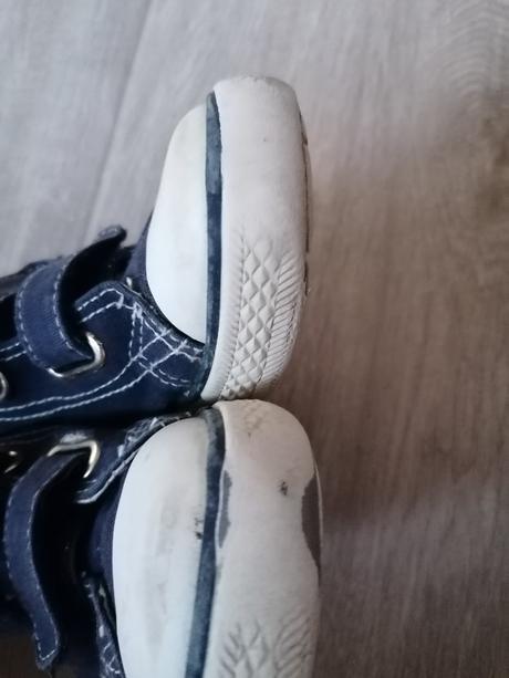 Platené tenisky, 25