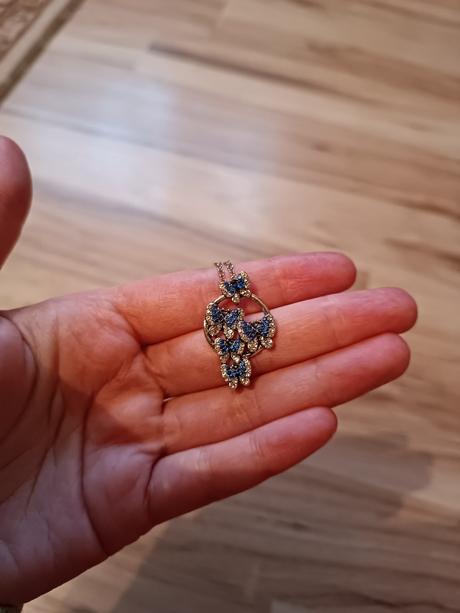 Retiazka s motýľmi, 