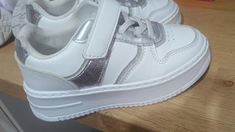 Krásne dievčenské topánky, 29