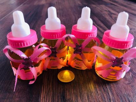 Dekoracne flasticky s medom,