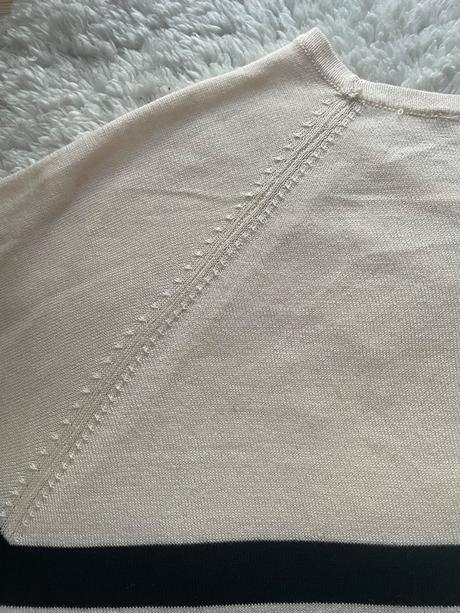 Pasikavy kremovo cierny tenky svetrik, sinsay,m