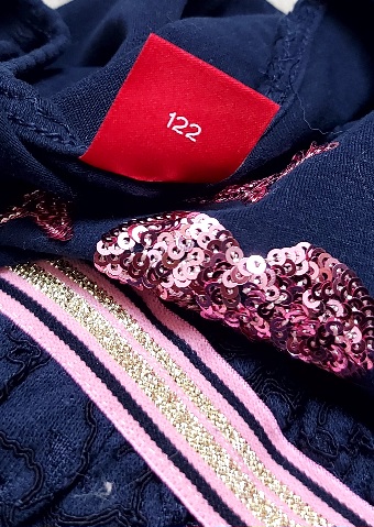 Tmavomodre šaty s čipkovanou sukňou, s.oliver,122