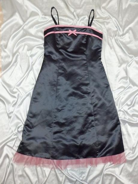 Kvalitné saténové šaty, 42